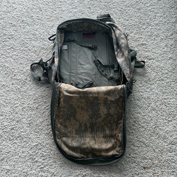 RUCKSACK/BACKPACK,  camouflauge - Picture 6 of 8